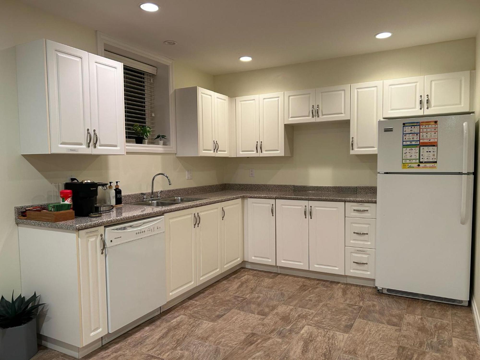 A Private Suite In Port Moody Экстерьер фото
